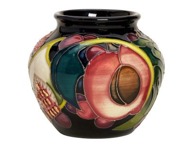 Moorcroft Pottery Queens Choice 55/3