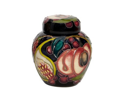 Moorcroft Pottery Queens Choice 769/2