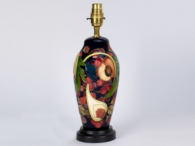 Moorcroft Pottery Queens Choice L200/8