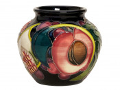 Moorcroft Pottery Queens Choice 55/3